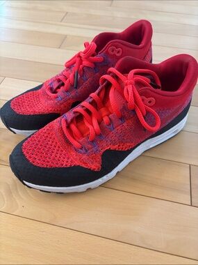 NIKE AIR MAX Red Knit Athletic Sneakers with Black Accents